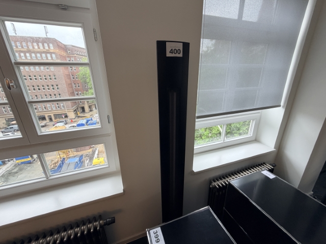 Halogen-Stand-Deckenfluter, Design ähnlich Artemide